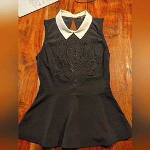 Black sleeveless top w/white collar